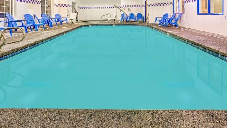 Days Inn & Suites by Wyndham Gresham