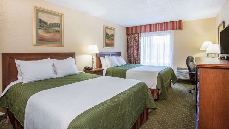 Days Inn & Suites by Wyndham Sutton Flatwoods