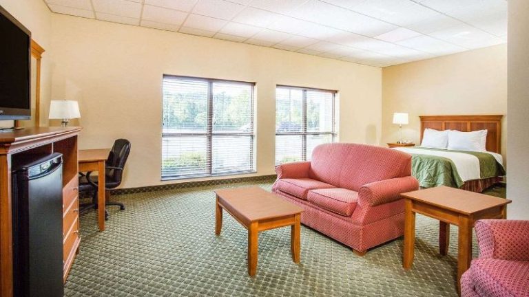 Days Inn & Suites by Wyndham Sutton Flatwoods