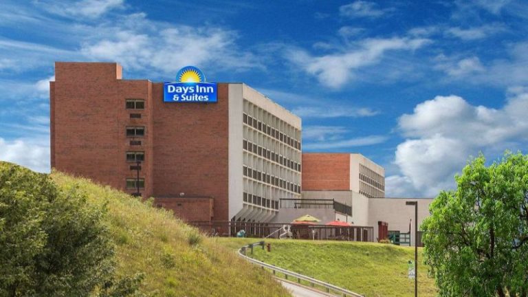 Days Inn & Suites by Wyndham Sutton Flatwoods