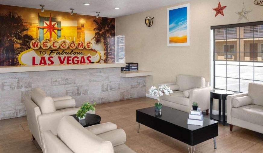 Days Inn by Wyndham Las Vegas Airport Near the Strip, room with private jacuzzi, photo 7