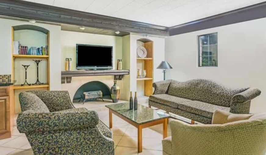 Econo Lodge Richmond-North Chesterfield, room with private jacuzzi, photo 6