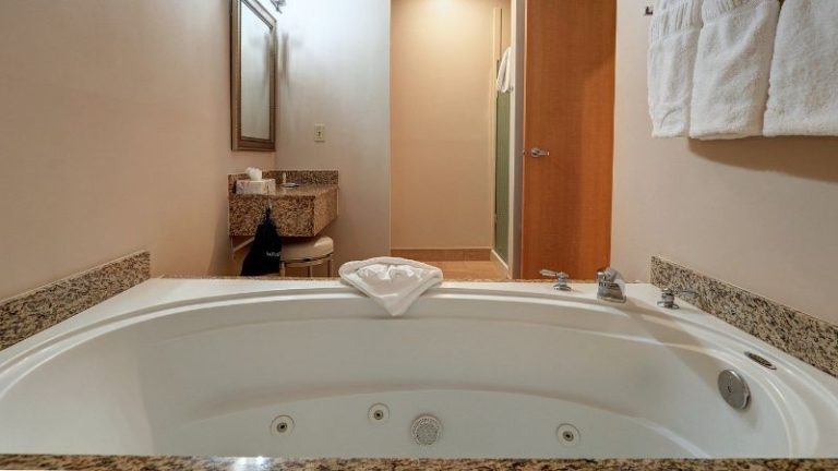 Dimond Center Hotel