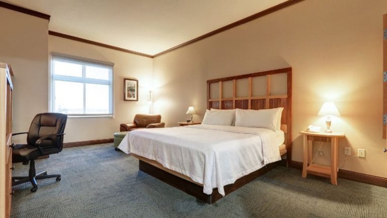 Dimond Center Hotel