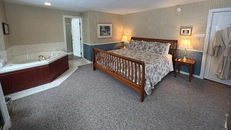 Echo Lake Inn