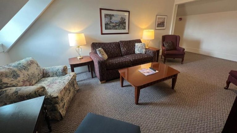 Echo Lake Inn