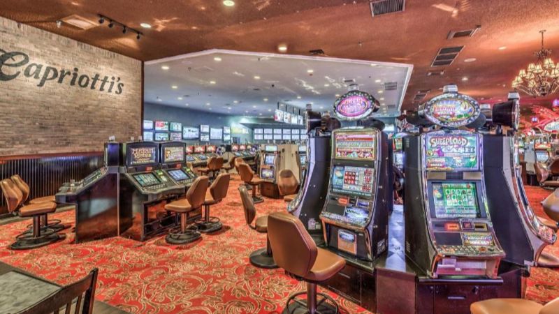 Edgewater Hotel & Casino, room with private jacuzzi, photo 7