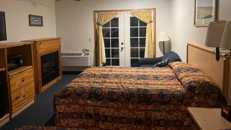 Edgewater Inn