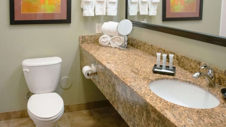Grand Forks Lodge and Suites