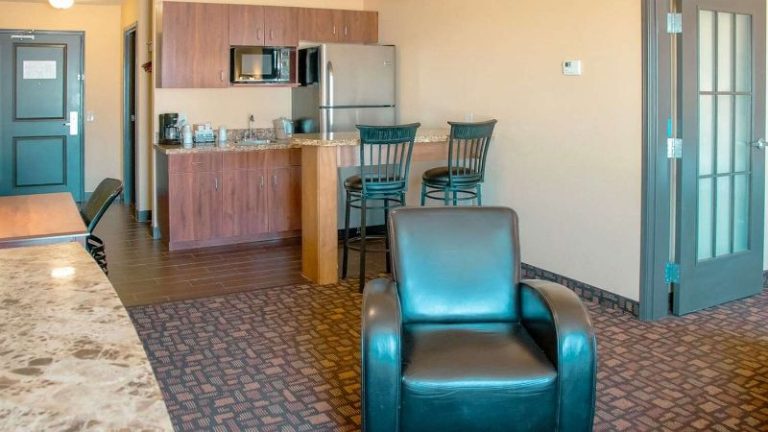 Grand Forks Lodge and Suites