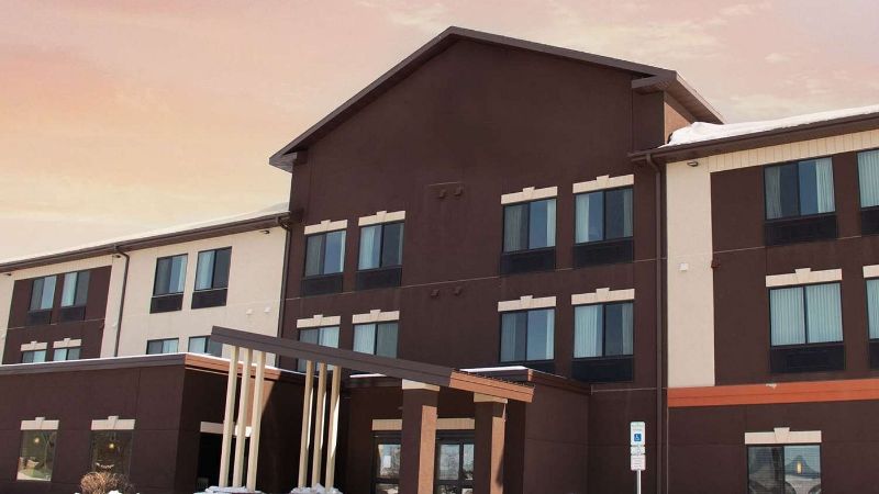 Grand Forks Lodge and Suites, room with private jacuzzi, photo 5