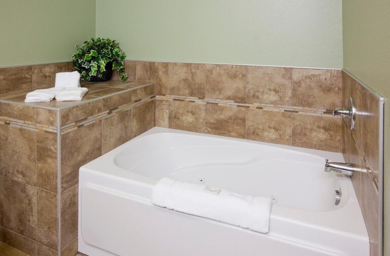 Grand Forks Lodge and Suites