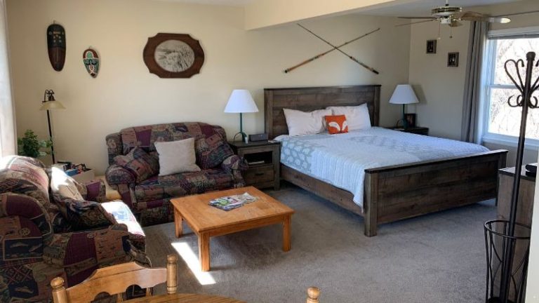 Fox Hollow Inn