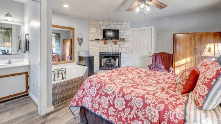 Full Moon Inn Bed and Breakfast