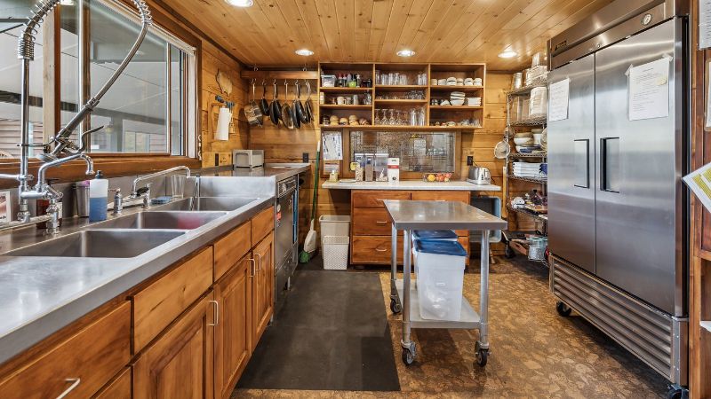 Good Medicine Lodge, room with private jacuzzi, photo 3