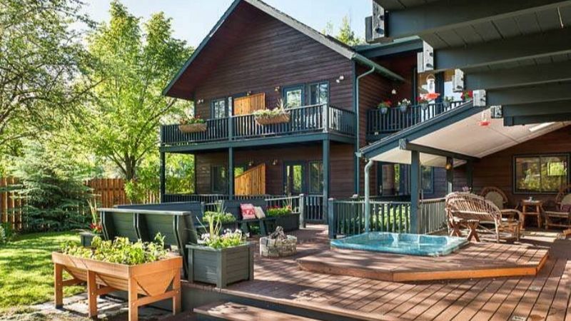 Good Medicine Lodge, room with private jacuzzi, photo 6