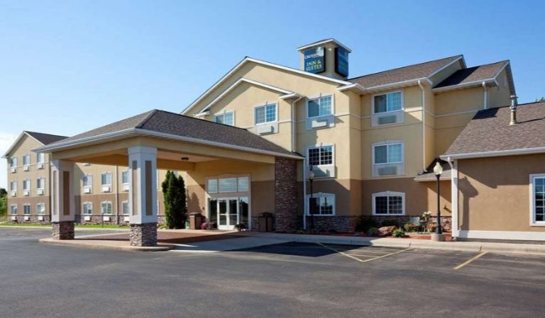 Crossings by GrandStay Inn and Suites Becker