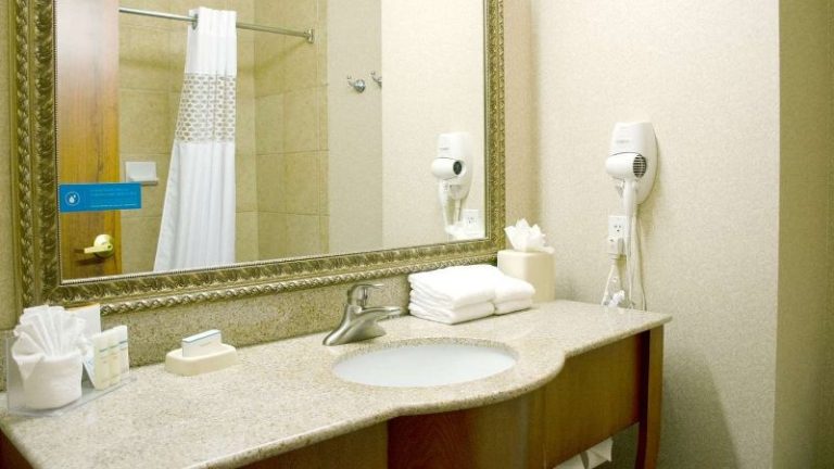 Hampton Inn & Suites College Station / US 6-East Bypass