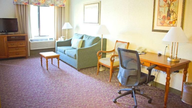 Hampton Inn & Suites College Station / US 6-East Bypass