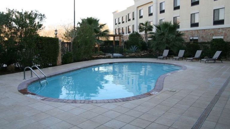 Hampton Inn & Suites College Station / US 6-East Bypass