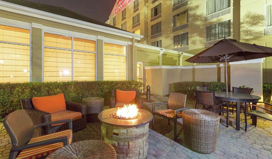 Hilton Garden Inn Jacksonville Airport, room with private jacuzzi, photo 8