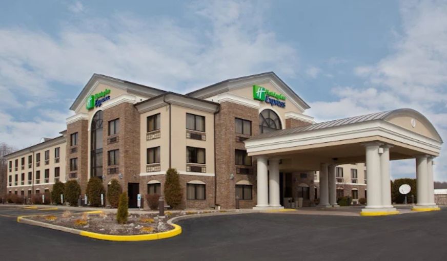 Holiday Inn Express Grove City (Outlet Center), an IHG Hotel, room with private jacuzzi, photo 6