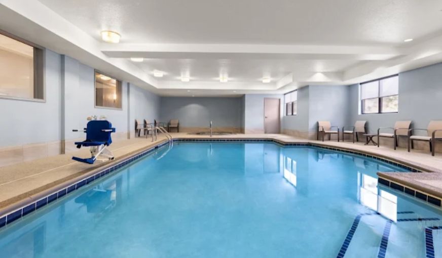 Holiday Inn Express Grove City (Outlet Center), an IHG Hotel, room with private jacuzzi, photo 7