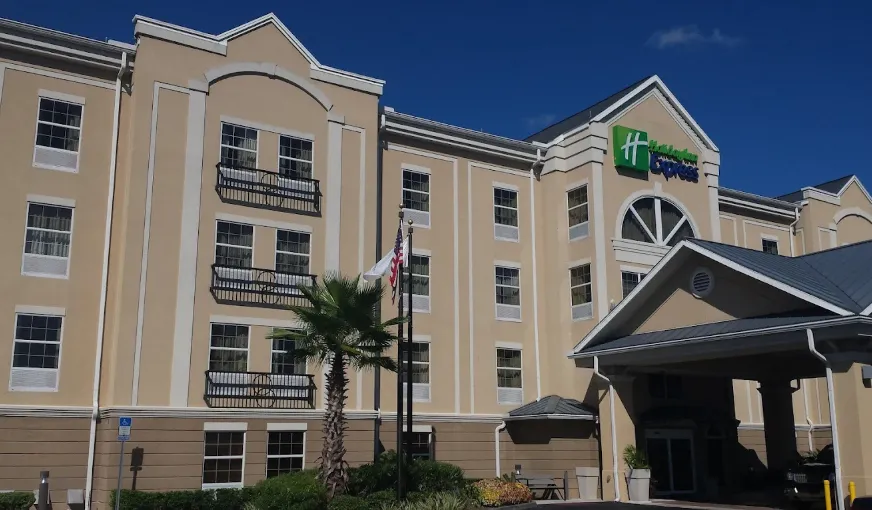 Holiday Inn Express Jacksonville East, an IHG Hotel, room with private jacuzzi, photo 5