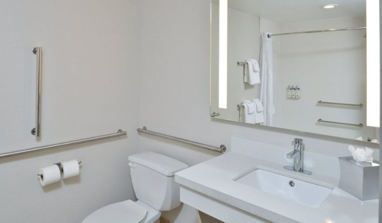 Holiday Inn Express Lewisburg/New Columbia