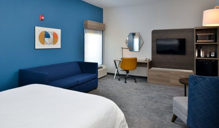 Holiday Inn Express Lewisburg/New Columbia