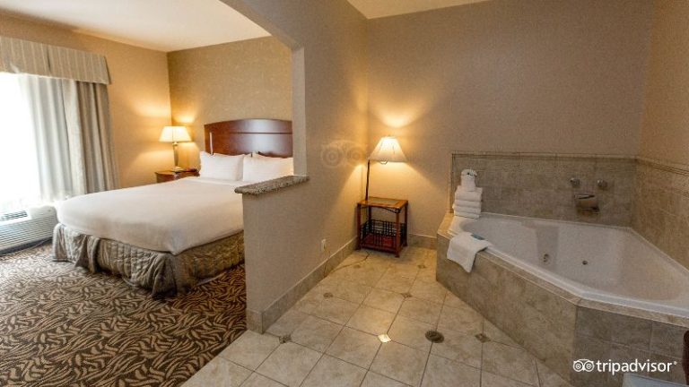 Holiday Inn Express & Suites College Station, an IHG Hotel