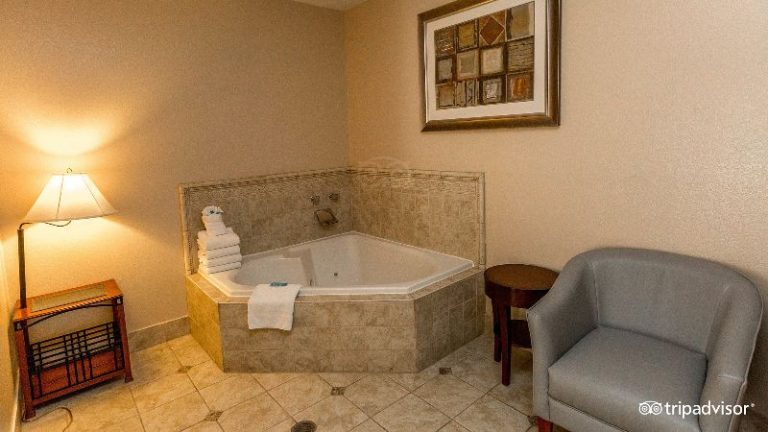 Holiday Inn Express & Suites College Station, an IHG Hotel