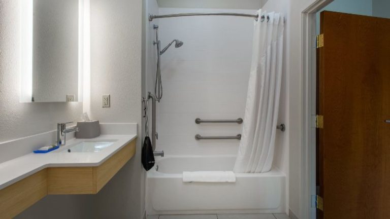 Holiday Inn Express & Suites Lewisburg, an IHG Hotel