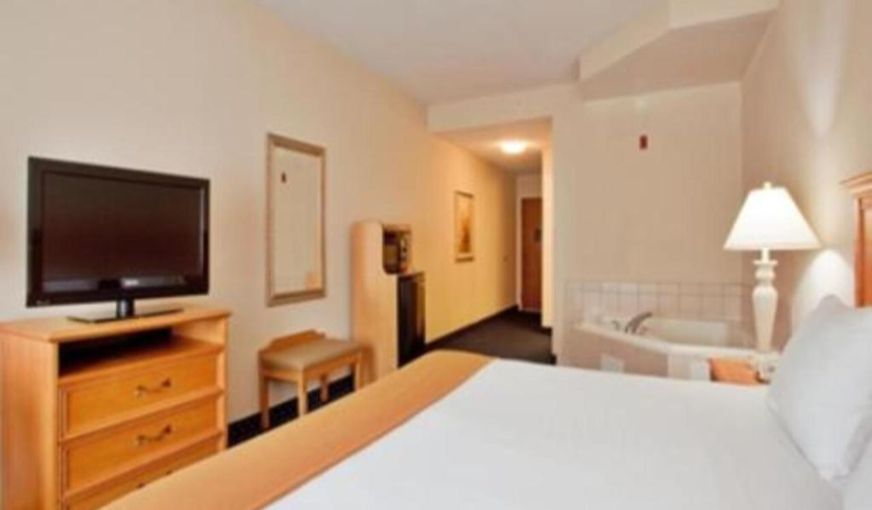 Holiday Inn Express & Suites Richmond North Ashland, an IHG Hotel