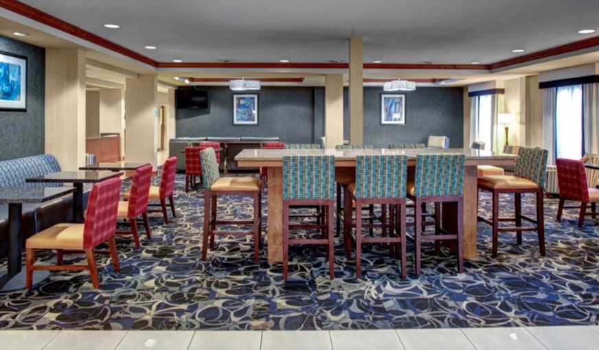 Holiday Inn Express & Suites Richmond North Ashland, an IHG Hotel, room with private jacuzzi, photo 7