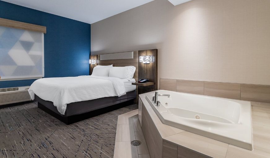 Holiday Inn Express & Suites St. Paul NE (Vadnais Heights), an IHG Hotel