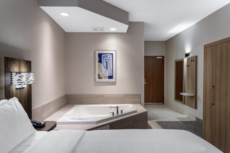 Holiday Inn Express & Suites St. Paul NE (Vadnais Heights), an IHG Hotel