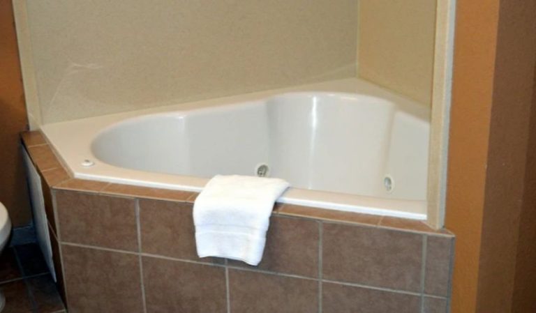 Holiday Inn Express & Suites Suffolk An IHG Hotel