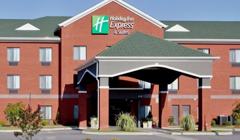 Holiday Inn Express & Suites Suffolk An IHG Hotel
