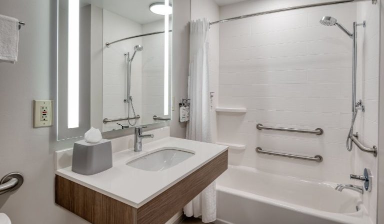 Holiday Inn Express & Suites Wadsworth, an IHG Hotel
