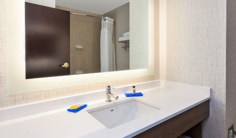 Holiday Inn Express & Suites Warminster – Horsham, an IHG Hotel
