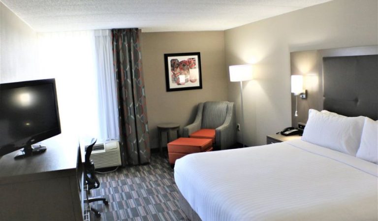 Holiday Inn Express Woodstock-Shenandoah Valley, an IHG Hotel