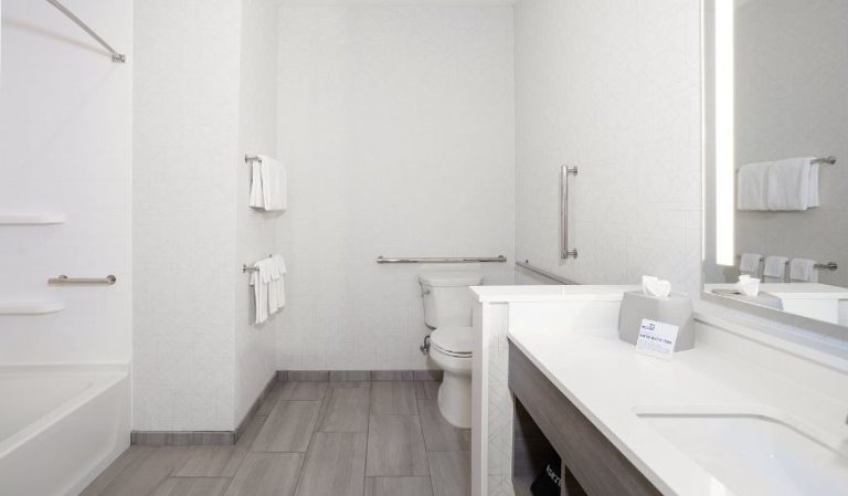 Holiday Inn Express & Suites Chehalis-Centralia, an IHG Hotel