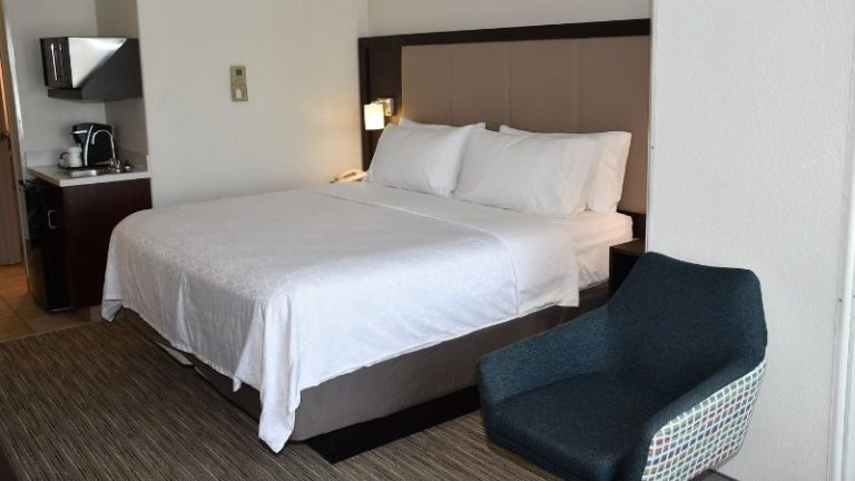 Holiday Inn Express & Suites Evanston, an IHG Hotel
