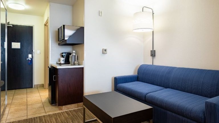 Holiday Inn Express & Suites Evanston, an IHG Hotel