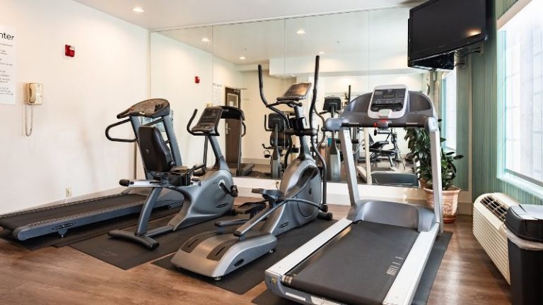 Holiday Inn Express & Suites Evanston, an IHG Hotel