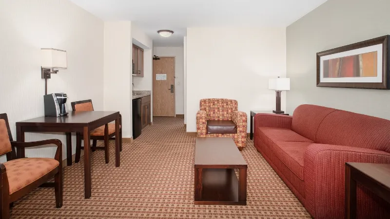 Holiday Inn Express & Suites Gillette, an IHG Hotel, room with private jacuzzi, photo 3