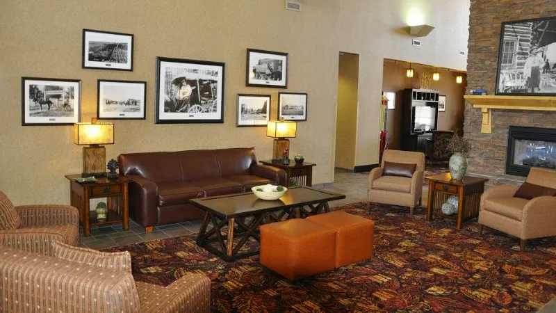 Holiday Inn Express & Suites Gillette, an IHG Hotel, room with private jacuzzi, photo 4