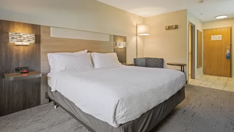 Holiday Inn Express & Suites Torrington, an IHG Hotel