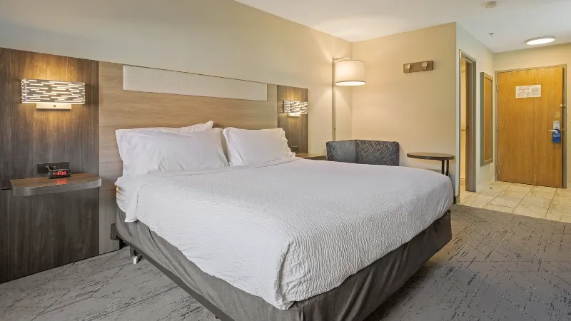 Holiday Inn Express & Suites Torrington, an IHG Hotel, room with private jacuzzi, photo 2